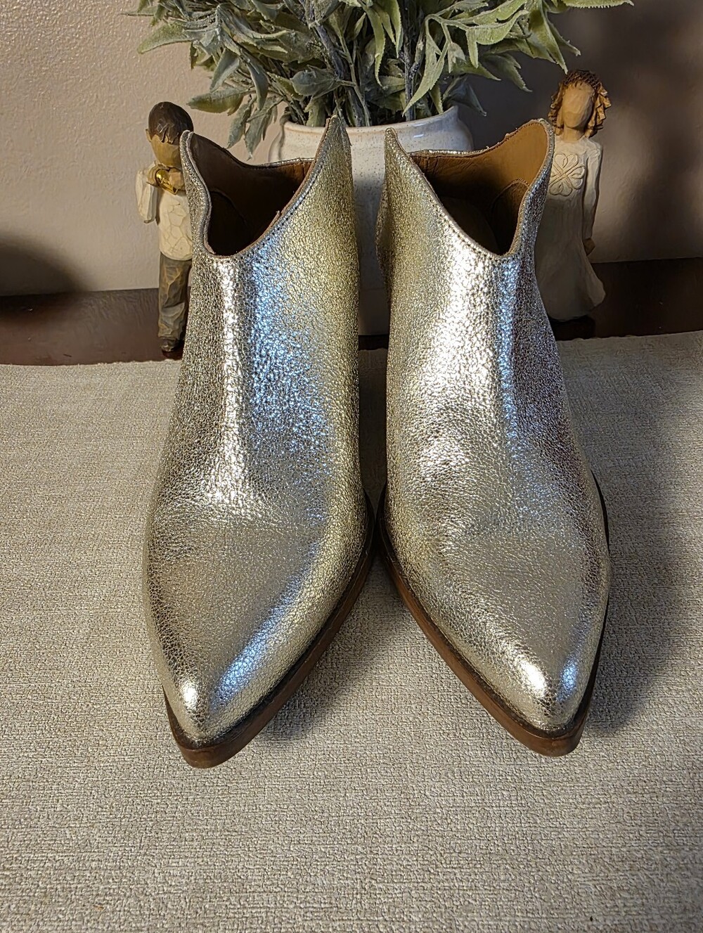 Seychelles® Est. 1984 Los Angeles Shiny Metallic Silver Pointed Toe Ankle Boots